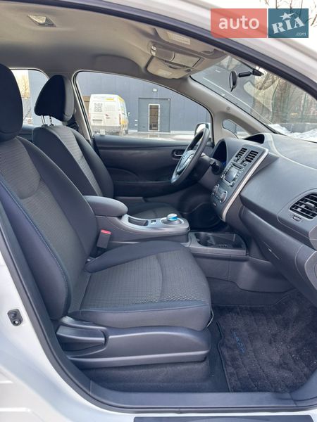 Хэтчбек Nissan Leaf 2016 в Киеве