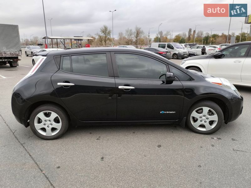 Хэтчбек Nissan Leaf 2016 в Киеве