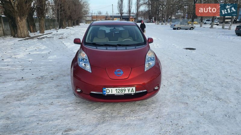 Хэтчбек Nissan Leaf 2012 в Никополе