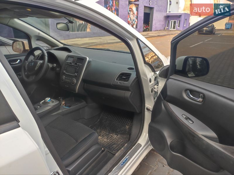 Хэтчбек Nissan Leaf 2015 в Одессе