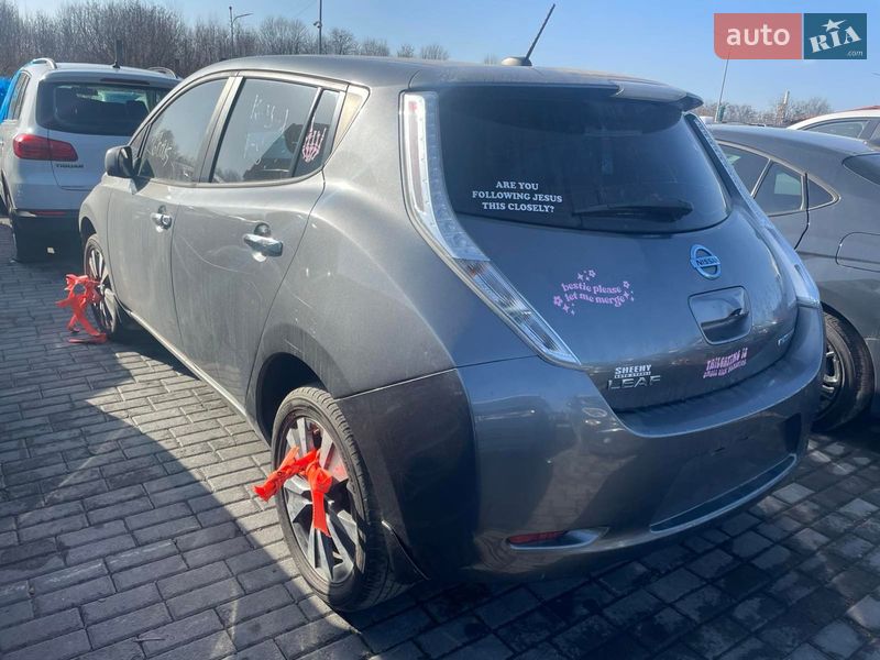 Хэтчбек Nissan Leaf 2014 в Львове