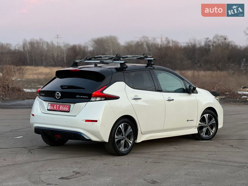 Хэтчбек Nissan Leaf 2018 в Киеве