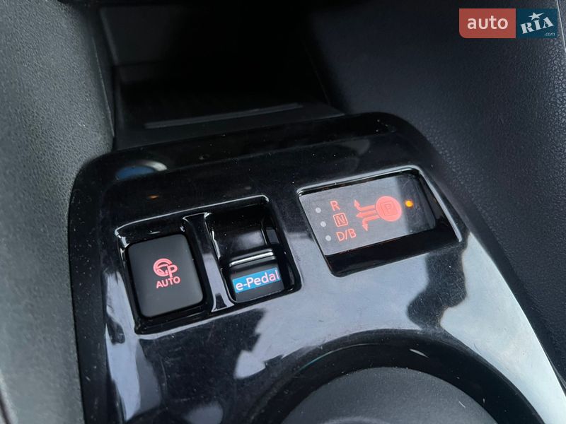 Хэтчбек Nissan Leaf 2018 в Киеве