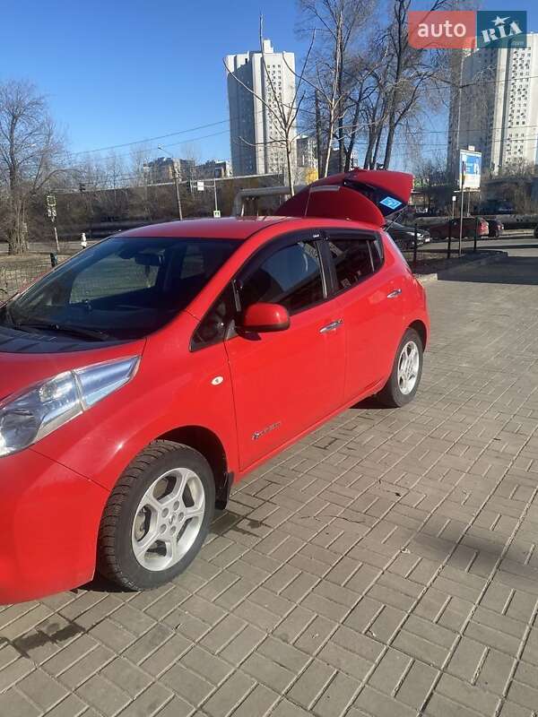 Хэтчбек Nissan Leaf 2016 в Днепре