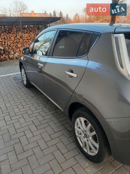 Хэтчбек Nissan Leaf 2014 в Луцке
