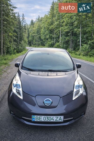 Хэтчбек Nissan Leaf 2013 в Николаеве
