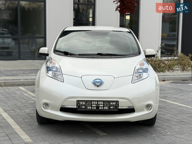 Хэтчбек Nissan Leaf 2016 в Городке