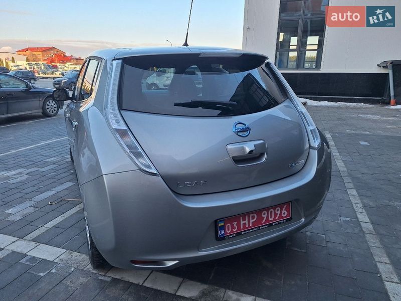 Хэтчбек Nissan Leaf 2017 в Городке