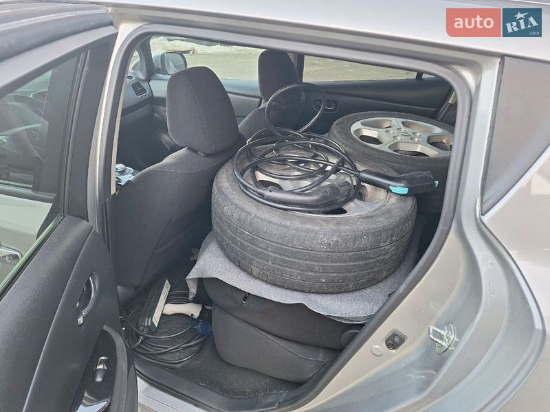 Хэтчбек Nissan Leaf 2017 в Городке