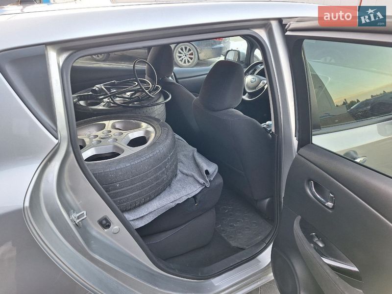 Хэтчбек Nissan Leaf 2017 в Городке