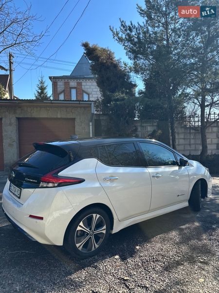 Хетчбек Nissan Leaf 2018 в Львові