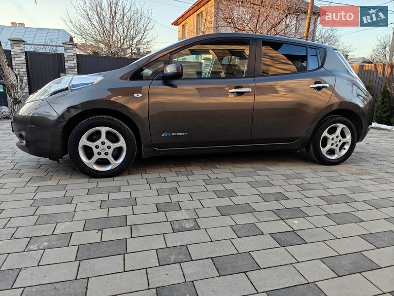 Хетчбек Nissan Leaf 2016 в Івано-Франківську