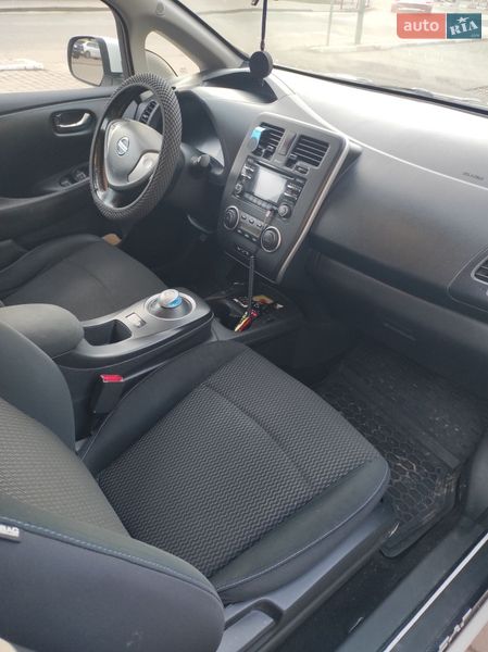 Хэтчбек Nissan Leaf 2014 в Могилев-Подольске