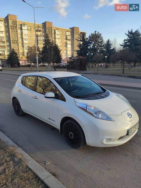 Хэтчбек Nissan Leaf 2014 в Могилев-Подольске