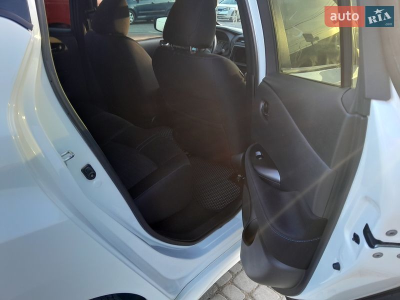 Хэтчбек Nissan Leaf 2019 в Черновцах