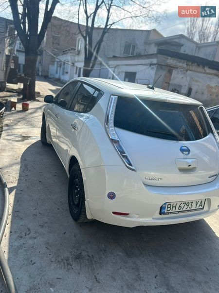 Хетчбек Nissan Leaf 2015 в Одесі
