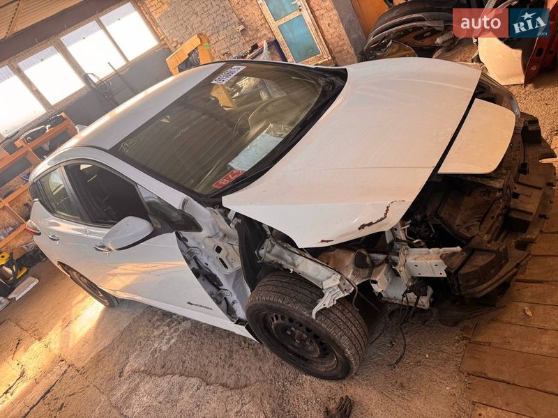 Хэтчбек Nissan Leaf 2018 в Ровно