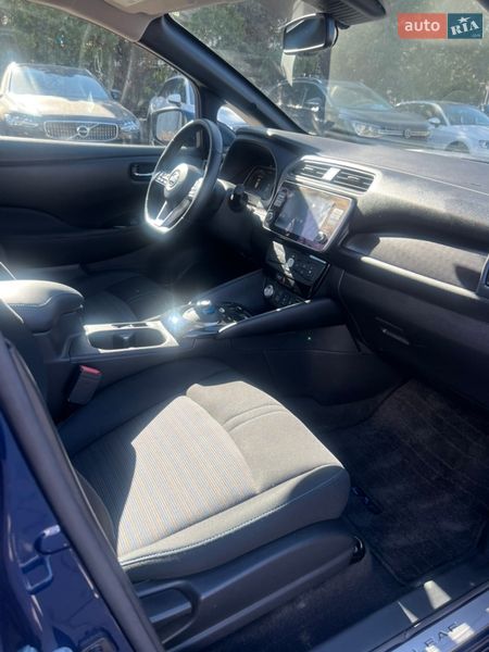 Хетчбек Nissan Leaf 2024 в Одесі