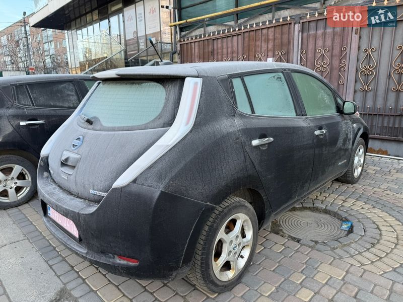 Хетчбек Nissan Leaf 2012 в Умані