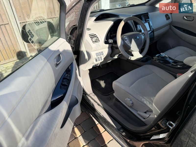 Хетчбек Nissan Leaf 2012 в Умані