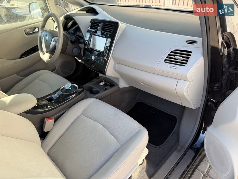 Хетчбек Nissan Leaf 2012 в Умані