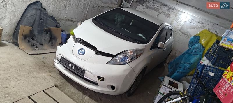 Хетчбек Nissan Leaf 2013 в Запоріжжі