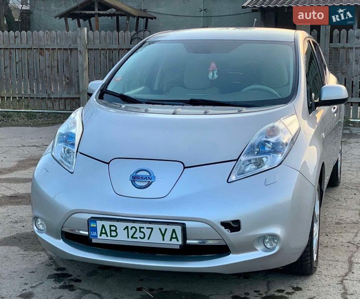 Хэтчбек Nissan Leaf 2011 в Гнивани