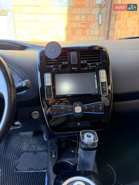 Хетчбек Nissan Leaf 2014 в Дніпрі