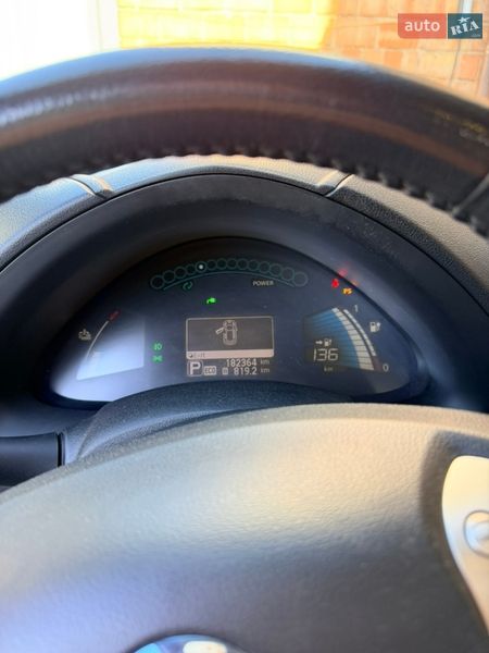 Хетчбек Nissan Leaf 2014 в Дніпрі