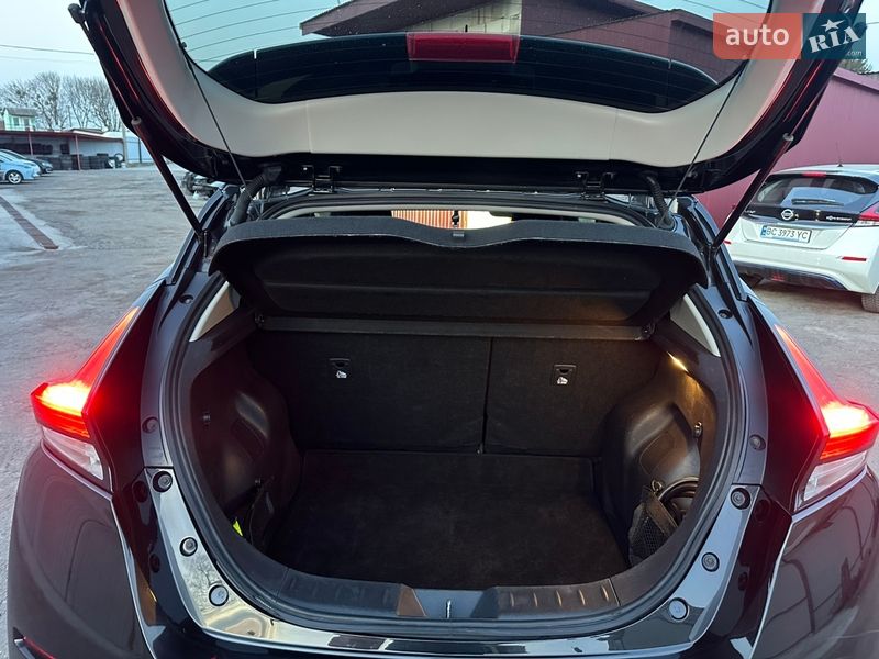 Хэтчбек Nissan Leaf 2018 в Сокале