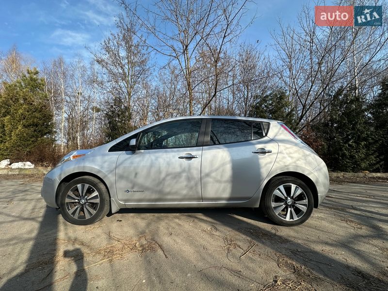 Хэтчбек Nissan Leaf 2013 в Ровно
