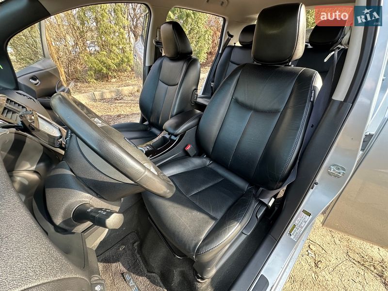 Хэтчбек Nissan Leaf 2013 в Ровно