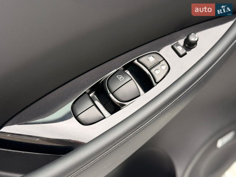 Хетчбек Nissan Leaf 2014 в Сарнах