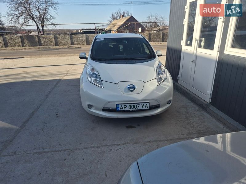 Хетчбек Nissan Leaf 2013 в Запоріжжі