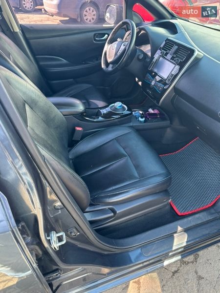 Хэтчбек Nissan Leaf 2013 в Чернигове