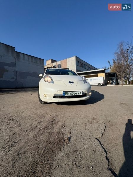 Хетчбек Nissan Leaf 2013 в Рівному