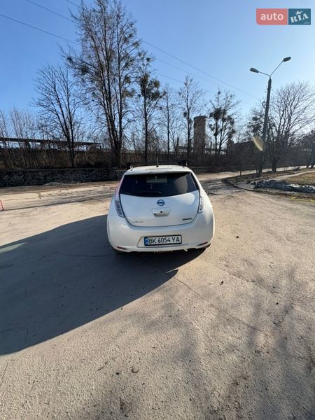 Хетчбек Nissan Leaf 2013 в Рівному