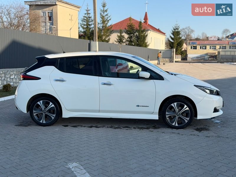 Хэтчбек Nissan Leaf 2021 в Тернополе