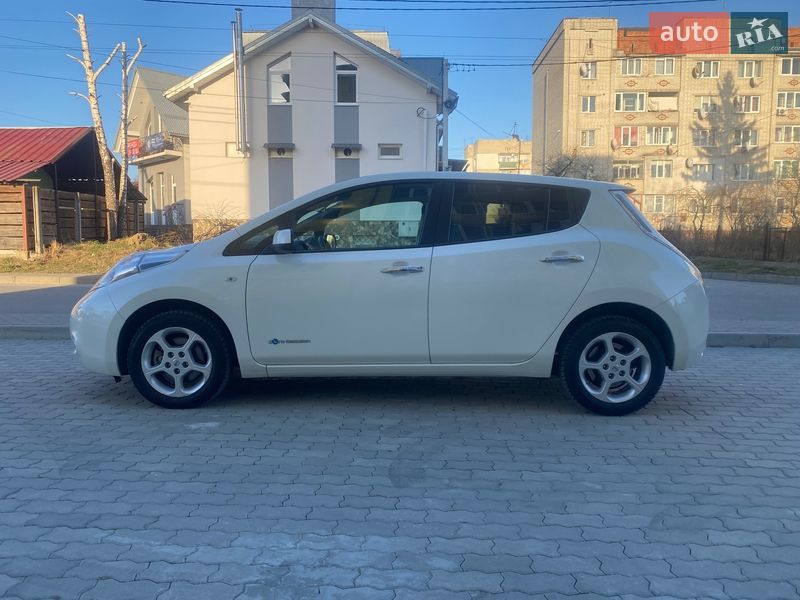 Хэтчбек Nissan Leaf 2015 в Львове