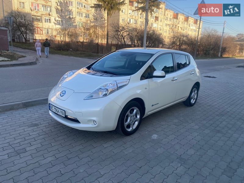 Хэтчбек Nissan Leaf 2015 в Львове