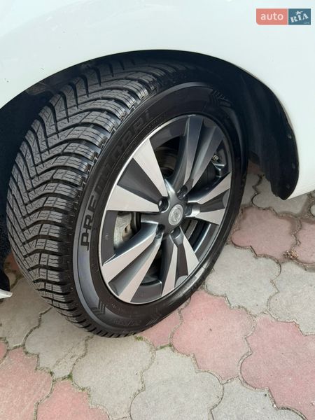 Хэтчбек Nissan Leaf 2015 в Одессе