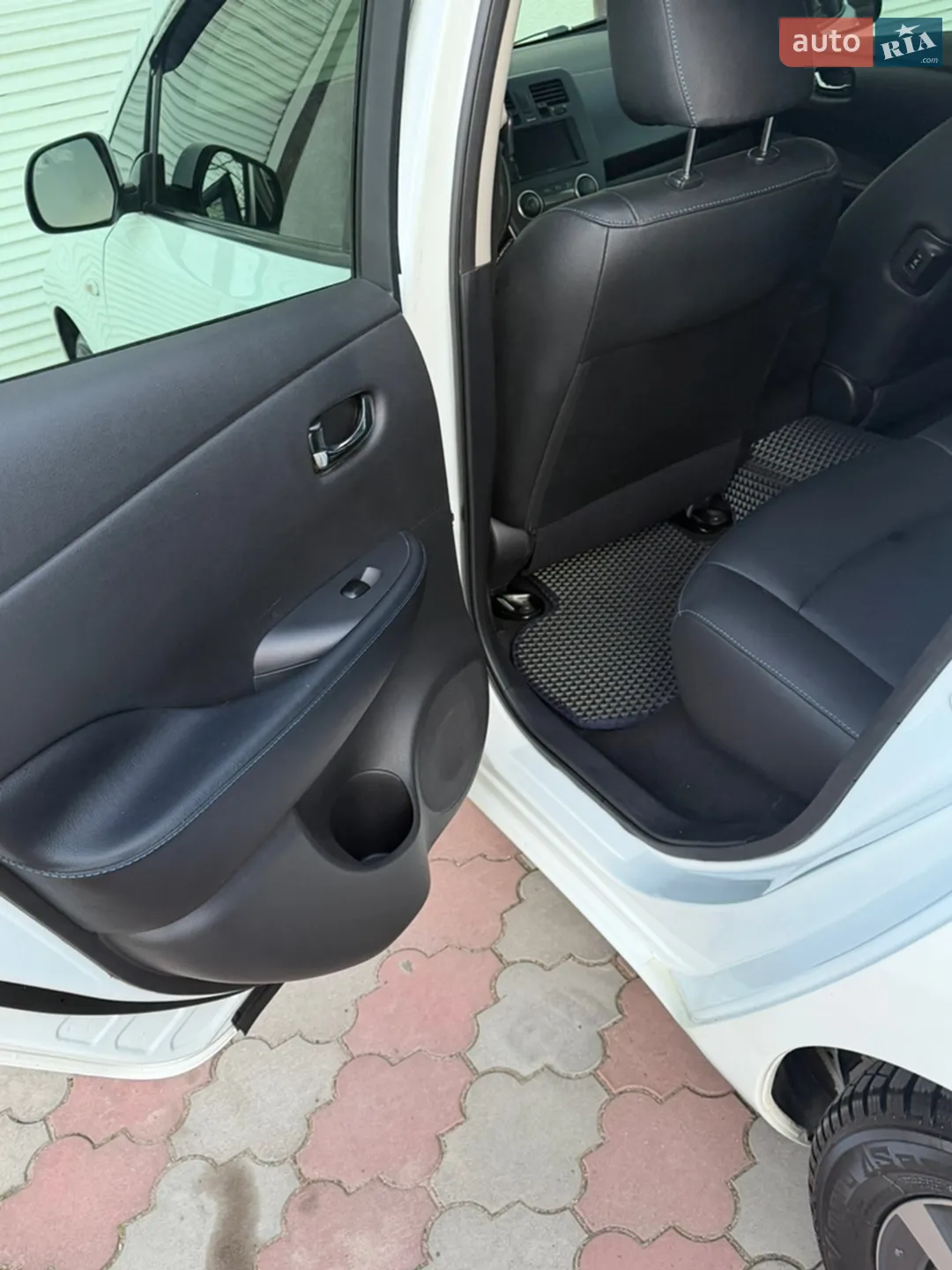 2015 Nissan Leaf - мініатюра 11