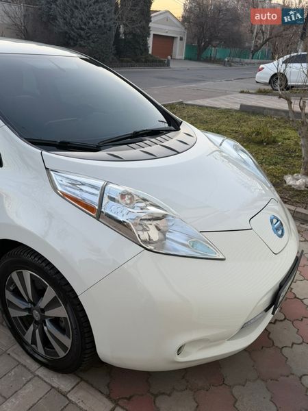 Хэтчбек Nissan Leaf 2015 в Одессе
