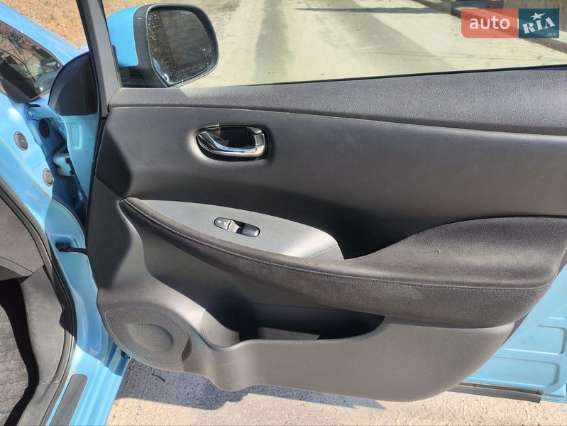 Хэтчбек Nissan Leaf 2014 в Ирпене