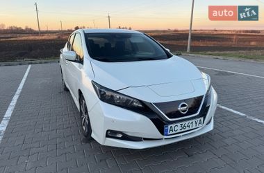 Хэтчбек Nissan Leaf 2018 в Горохове