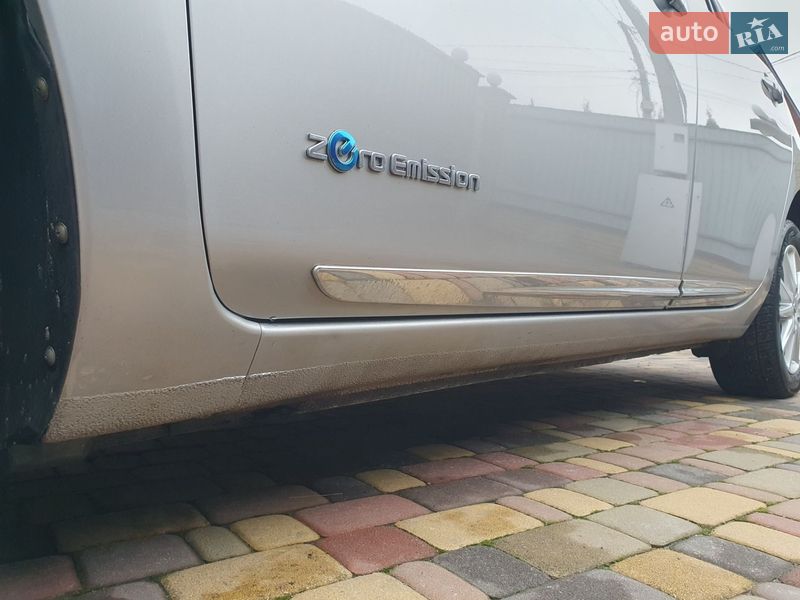 Хэтчбек Nissan Leaf 2013 в Горе
