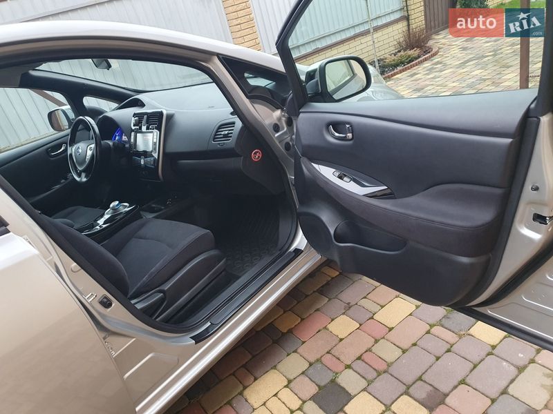 Хэтчбек Nissan Leaf 2013 в Горе