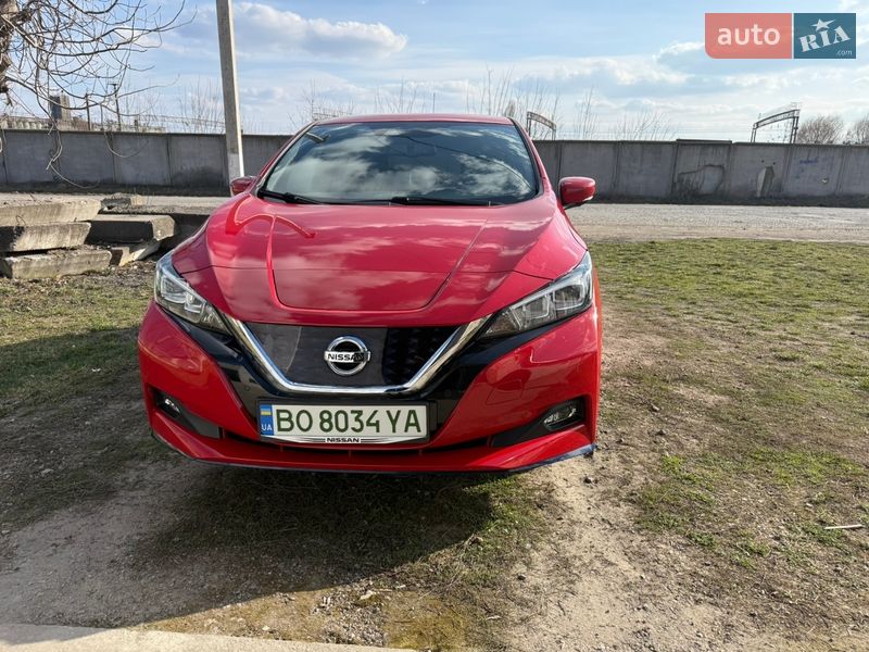 Хэтчбек Nissan Leaf 2020 в Волочиске