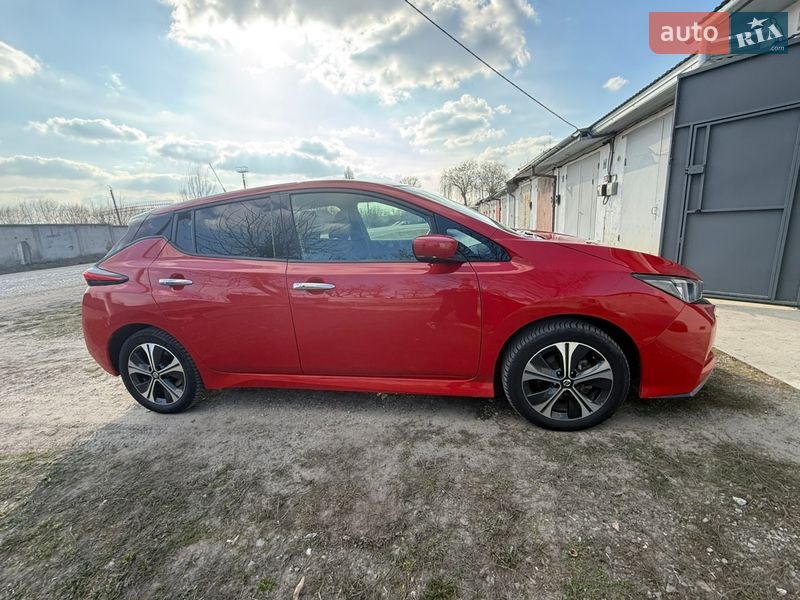 Хэтчбек Nissan Leaf 2020 в Волочиске