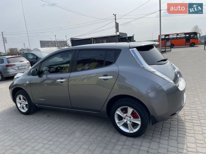 Хэтчбек Nissan Leaf 2014 в Львове